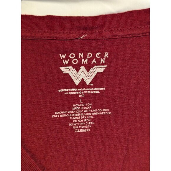 Wonder Woman Womens V-Neck T-Shirt Size L  100% Cotton  Red & Gold Logo - Picture 3 of 4